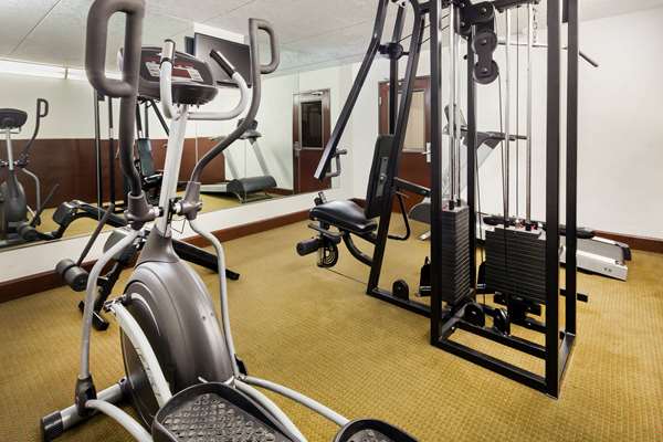 Fitness/ Exercise Room - Howard Johnson Express Inn Six Flags Arlington - I-30, Exit 29