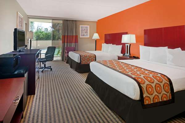  - Howard Johnson Express Inn Six Flags Arlington - I-30, Exit 29