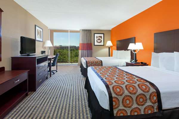  - Howard Johnson Express Inn Six Flags Arlington - I-30, Exit 29