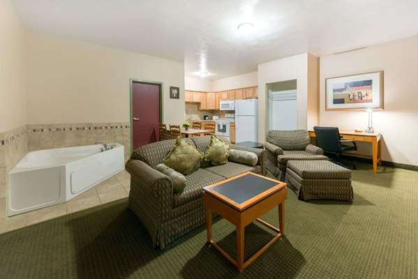 Suite - Days Inn Luray
