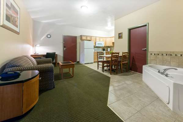 Suite - Days Inn Luray