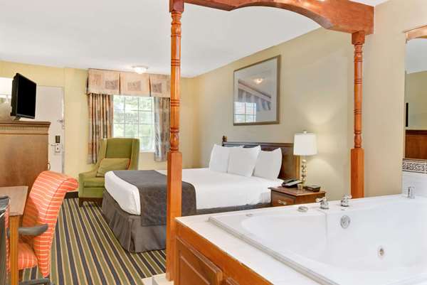 Suite - Days Inn Towson
