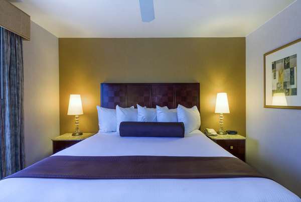 Suite - Ramada Hotel Costa Mesa