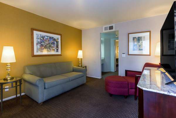 Suite - Ramada Hotel Costa Mesa