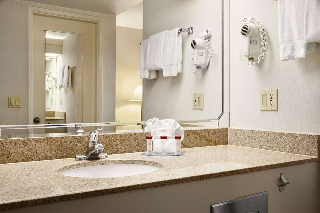 RAMADA BY WYNDHAM, COSTA MESA/NEWPO-guestroom-Guest Room,On-Site.jpg