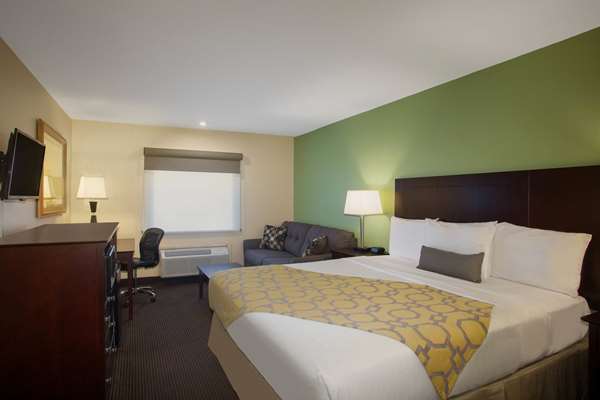 Suite - Baymont Inn & Suites Jefferson City