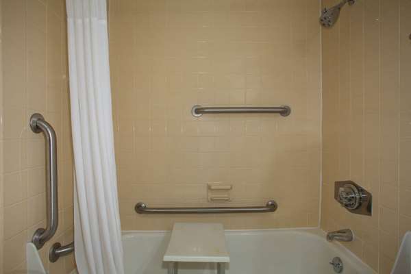  - Baymont Inn & Suites Jefferson City