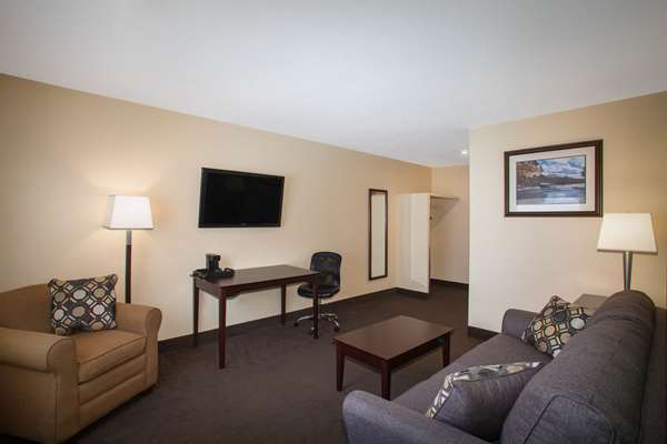 Suite - Baymont Inn & Suites Jefferson City