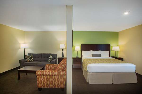 Suite - Baymont Inn & Suites Jefferson City