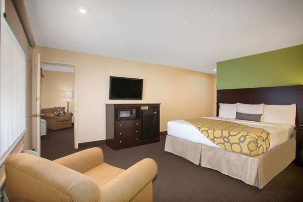 Suite - Baymont Inn & Suites Jefferson City