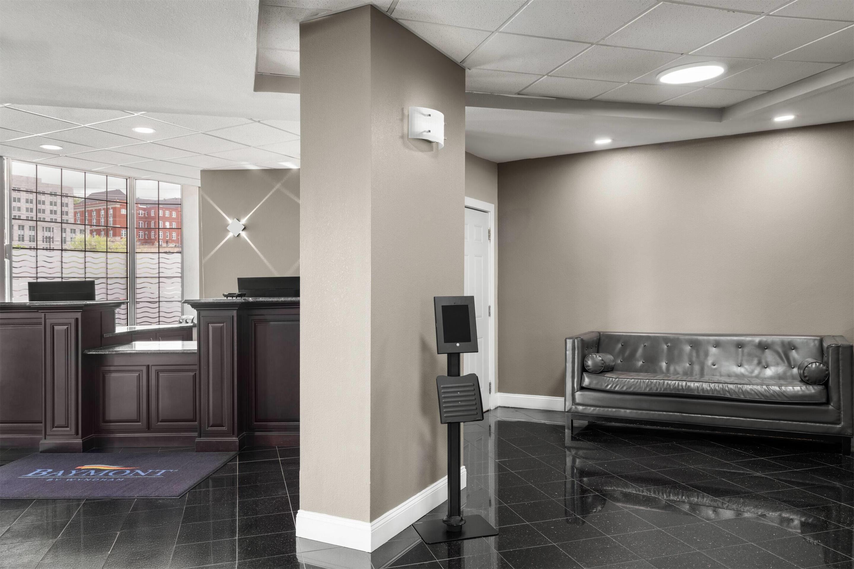 Lobby | Baymont by Wyndham Jefferson City