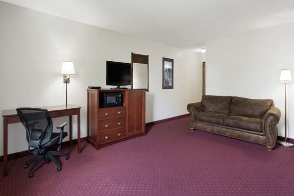Suite - Baymont Inn & Suites Downtown Bozeman - I-90, Exit 306