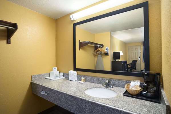  - Days Inn Conway - I-40, Exit 127