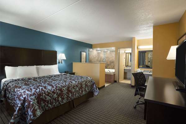 Suite - Days Inn Conway - I-40, Exit 127