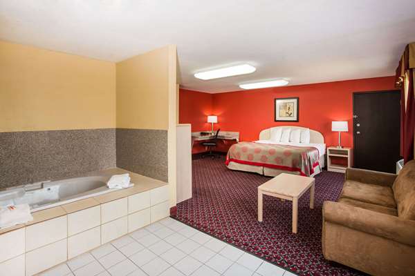 Suite - Ramada Hotel Sioux Falls - I-29, Exit 79