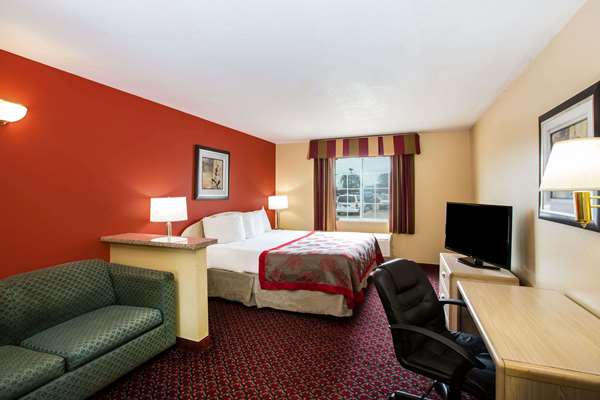 Suite - Ramada Hotel Sioux Falls - I-29, Exit 79