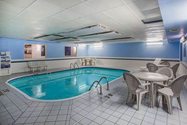 Pool - Ramada Hotel Sioux Falls - I-29, Exit 79