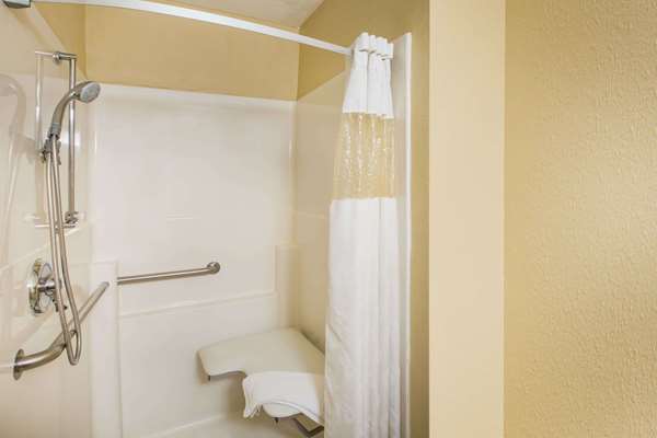  - Ramada Hotel Sioux Falls - I-29, Exit 79