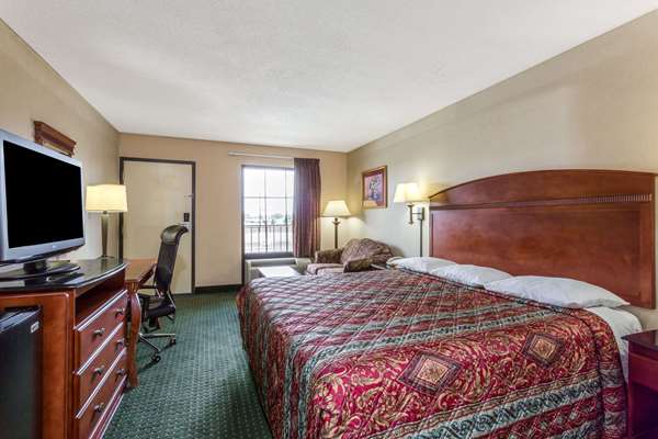  - Days Inn Camp Springs - I-95 & I-495, Exit 9