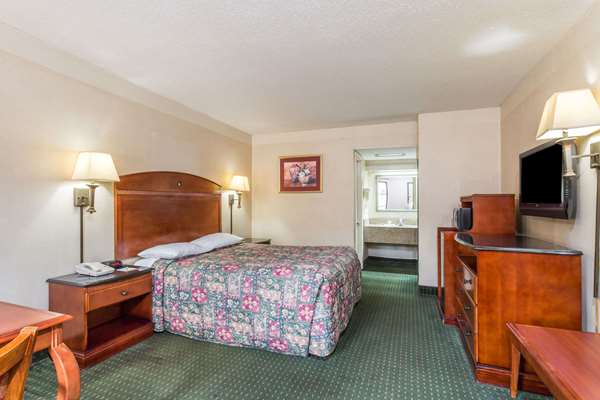  - Days Inn Camp Springs - I-95 & I-495, Exit 9