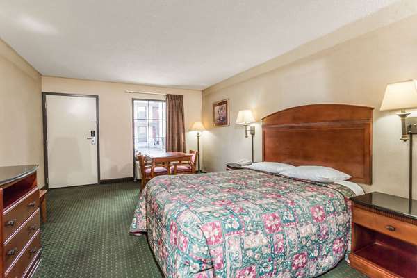  - Days Inn Camp Springs - I-95 & I-495, Exit 9