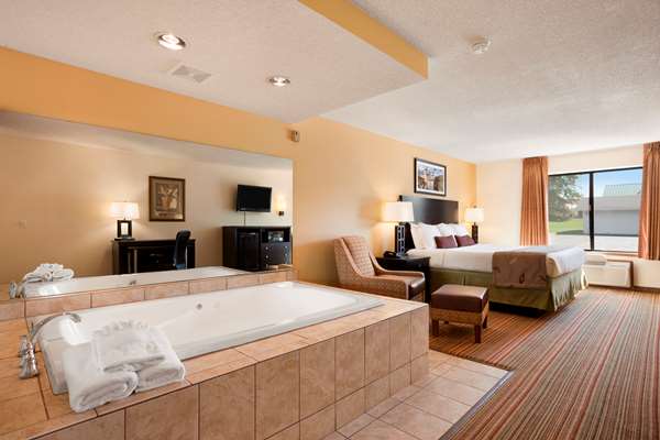 Suite - Ramada Inn Wisconsin Dells - I-90 & I-94, Exit 92