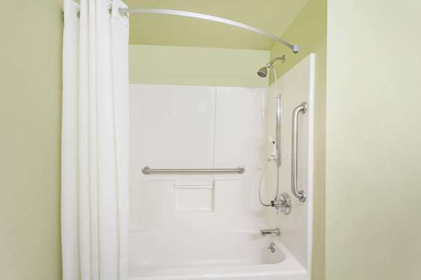  - Super 8 Hotel Carthage - I-49, Exit 50