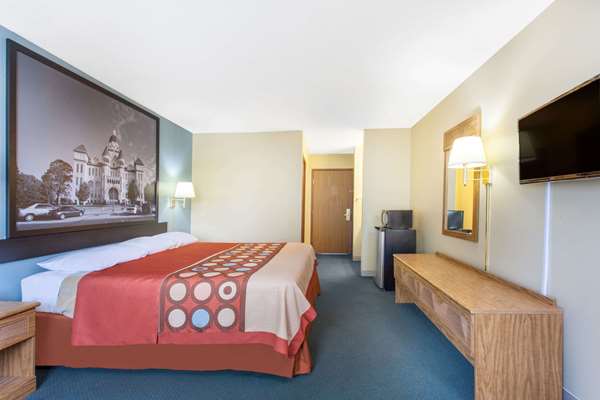  - Super 8 Hotel Carthage - I-49, Exit 50