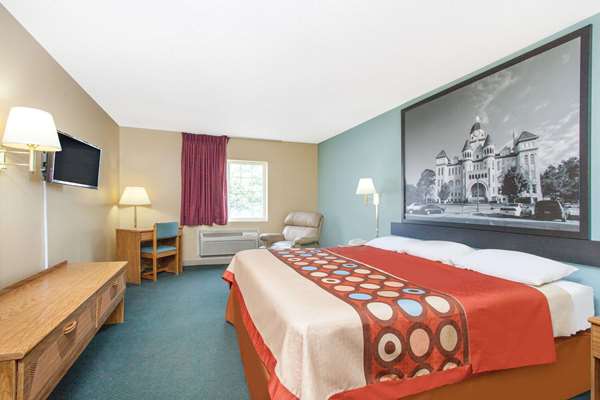  - Super 8 Hotel Carthage - I-49, Exit 50