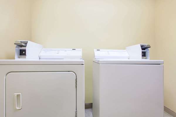 Amenities - Super 8 Hotel Carthage - I-49, Exit 50