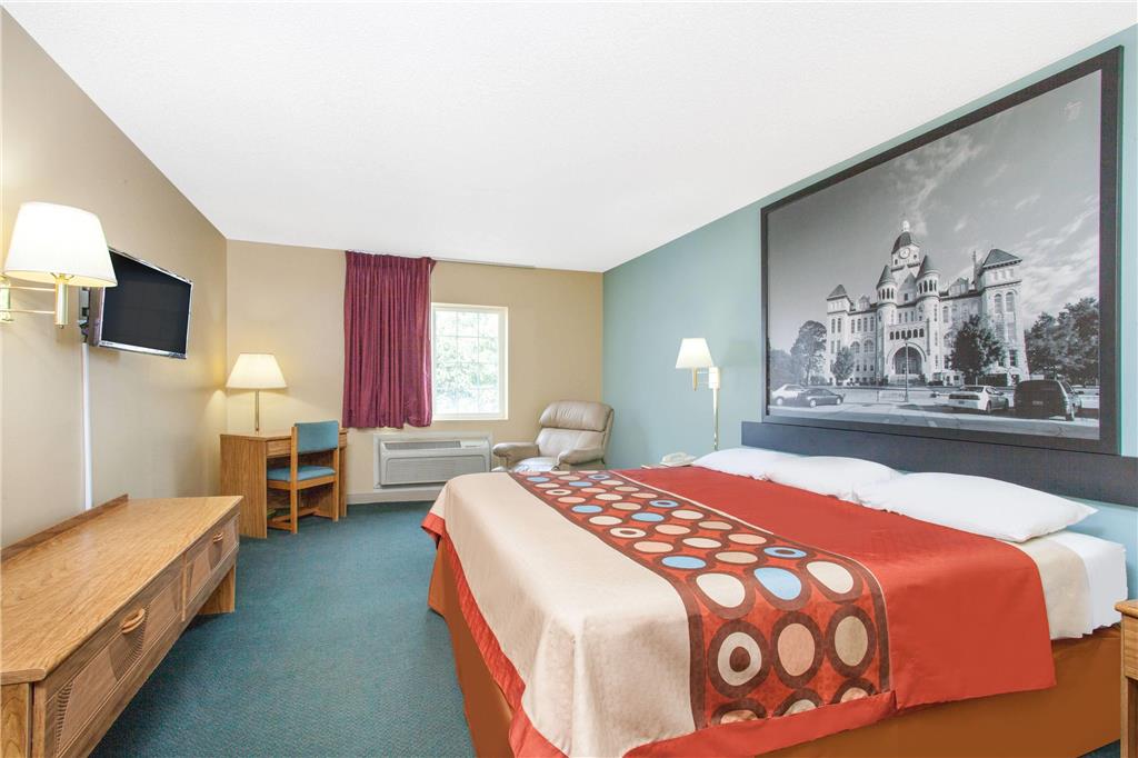 SUPER 8 BY WYNDHAM CARTHAGE-guestroom-Guest Room,On-Site.jpg