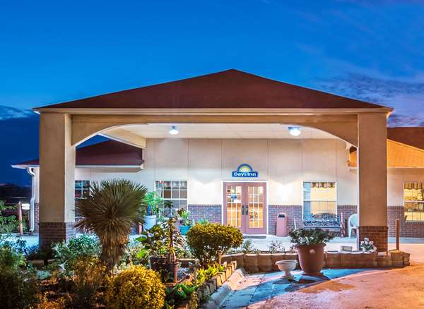 Exterior view - Days Inn Gainesville