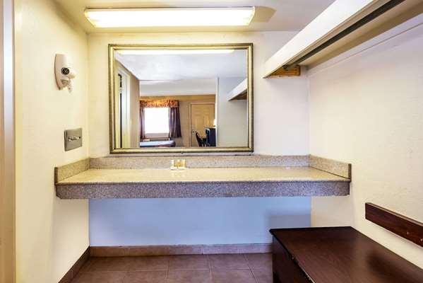  - Days Inn Gainesville