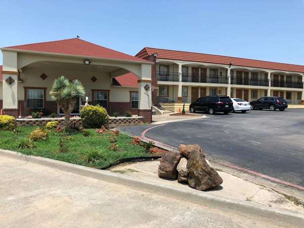 Exterior view - Days Inn Gainesville