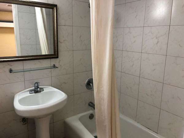  - Days Inn Gainesville