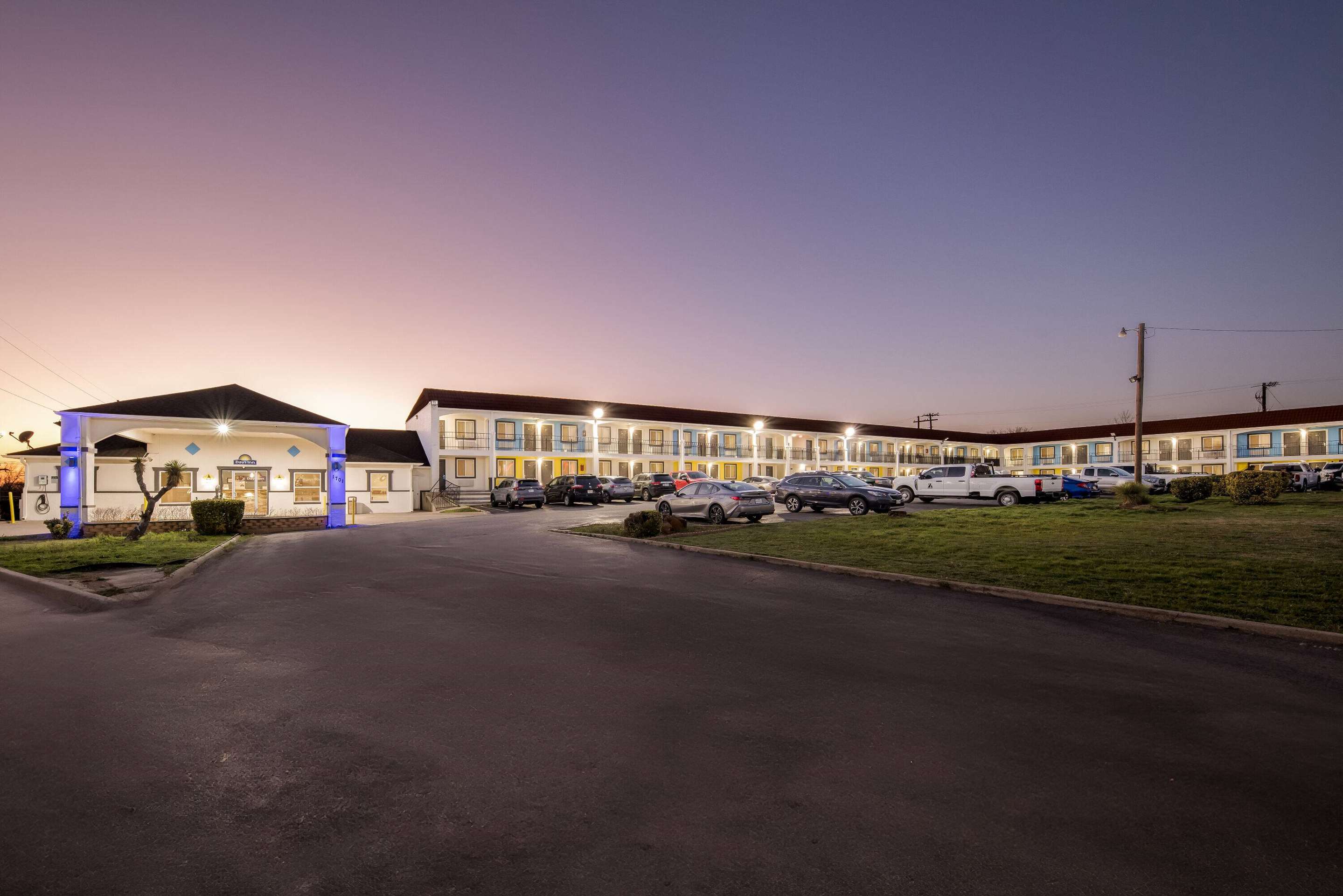 Exterior | Days Inn by Wyndham Gainesville