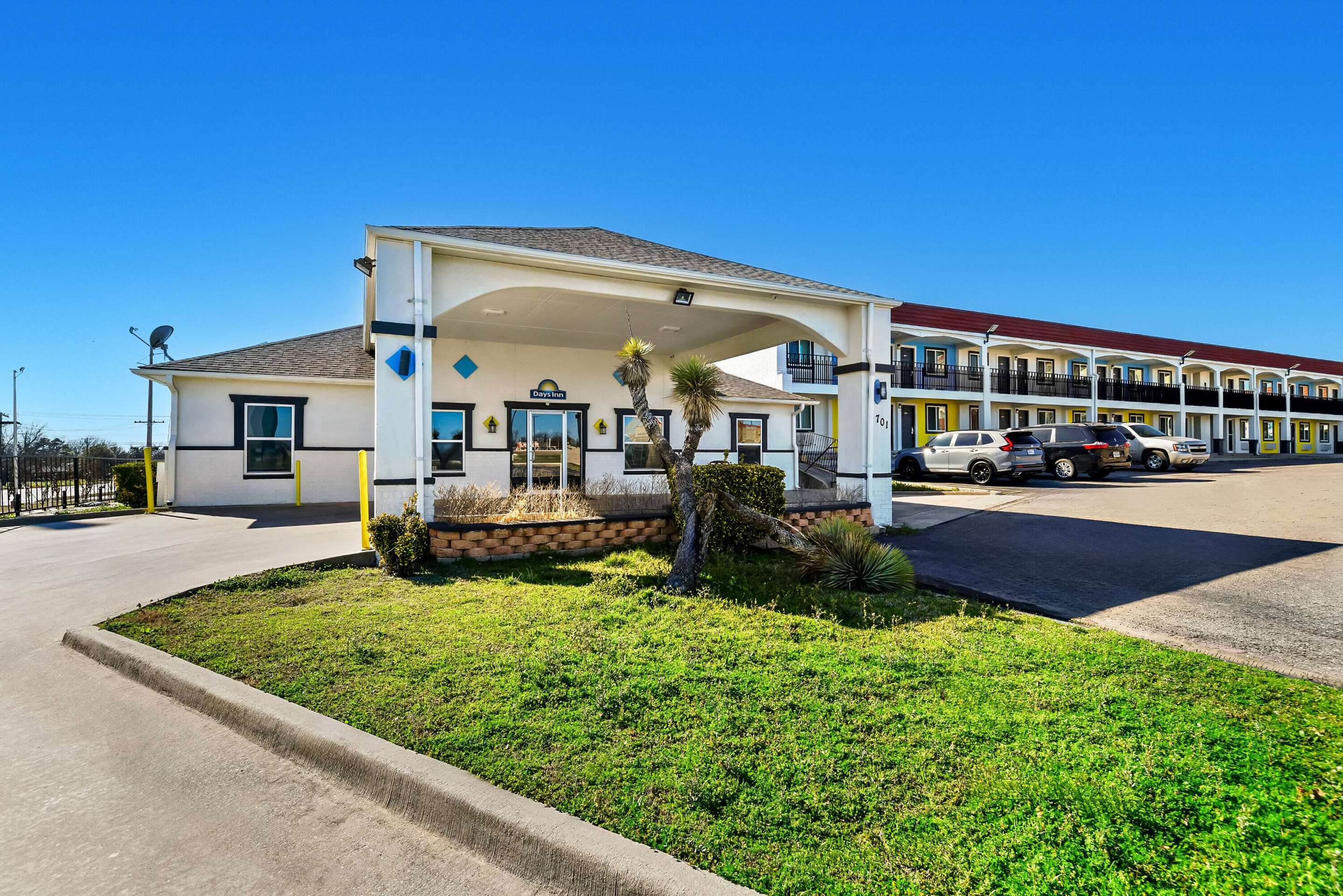 Exterior | Days Inn by Wyndham Gainesville