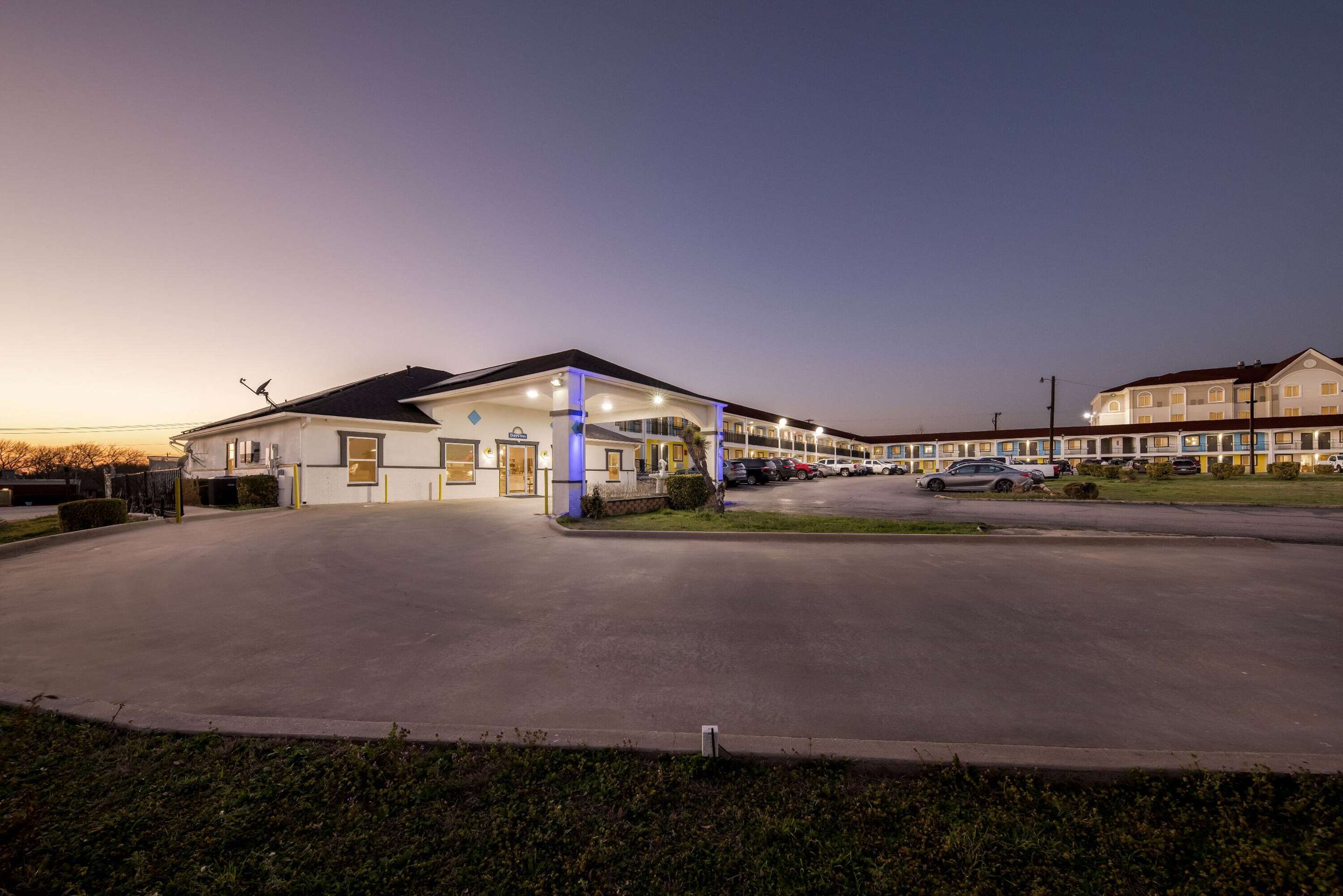 Exterior | Days Inn by Wyndham Gainesville