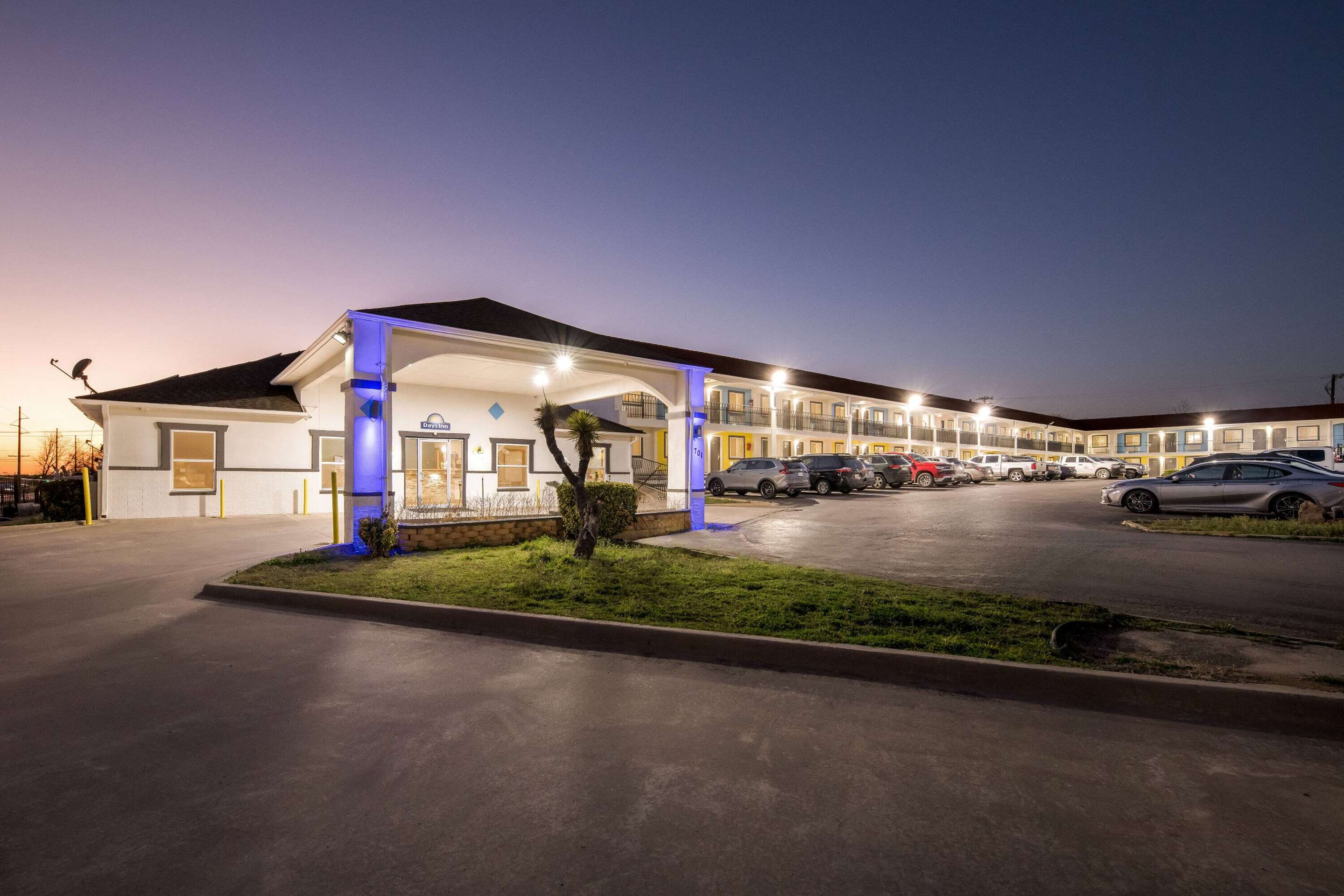 Exterior | Days Inn by Wyndham Gainesville