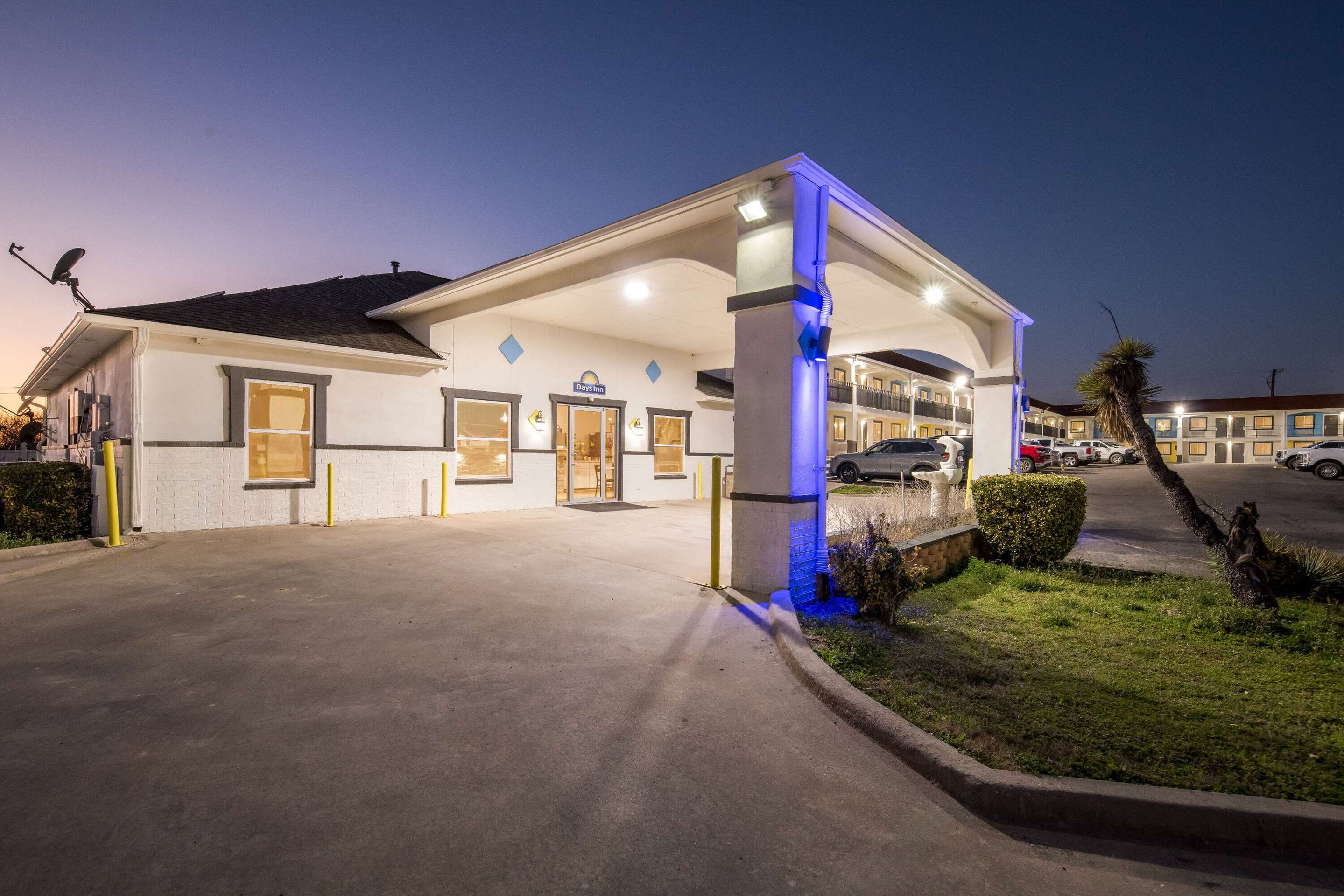 Exterior | Days Inn by Wyndham Gainesville