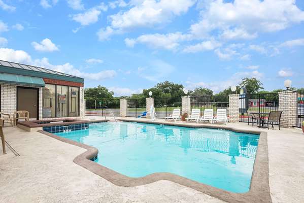 Pool - Days Inn New Braunfels - I-35, Exit 189