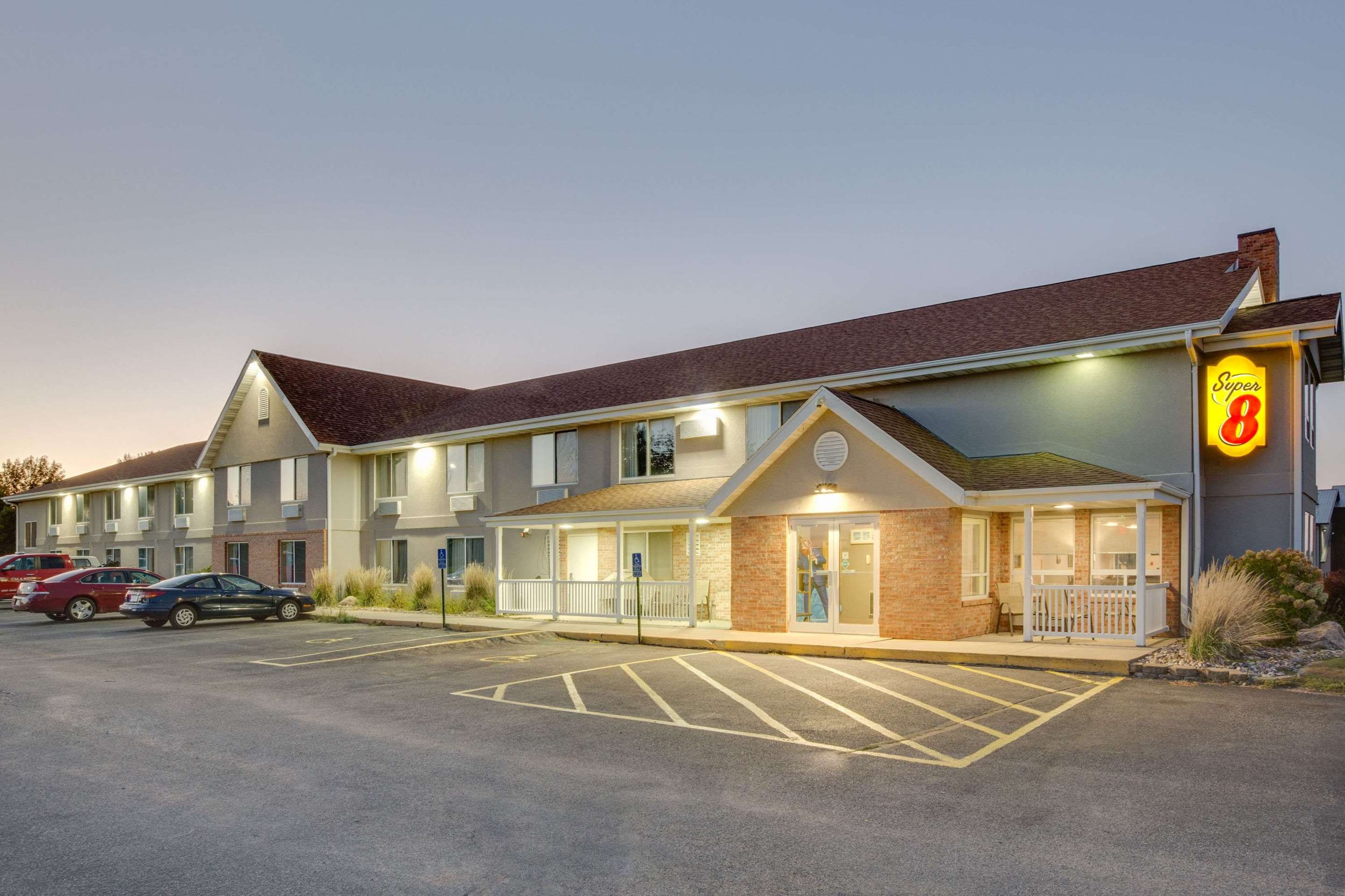 Exterior | Super 8 by Wyndham Jackson MN