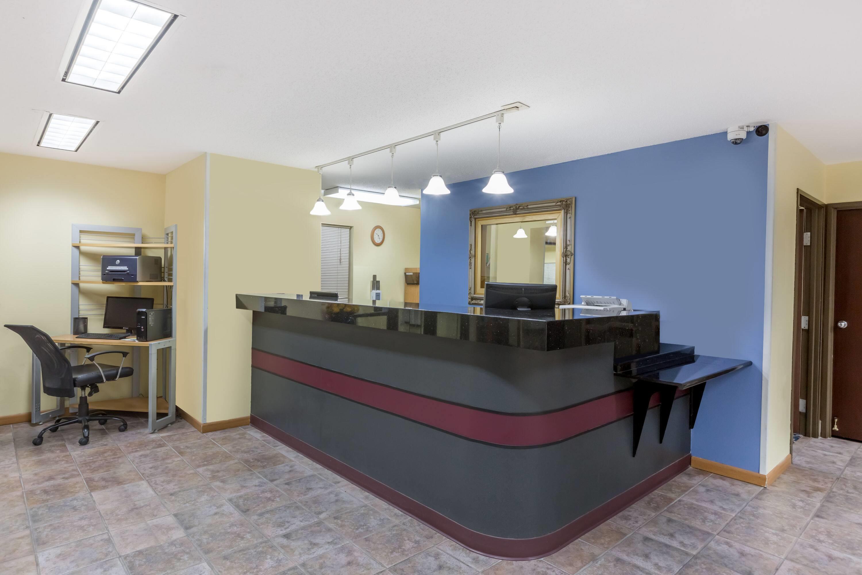 Lobby | Days Inn by Wyndham Sioux City