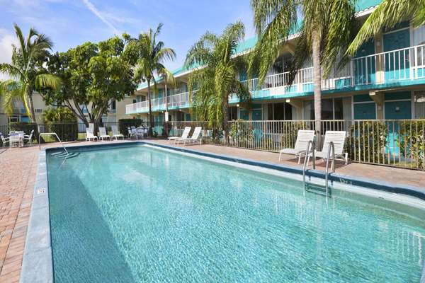 Pool - Days Inn Midtown Fort Pierce