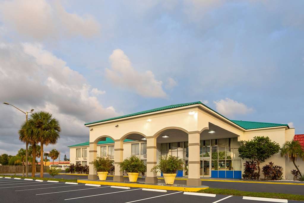 Days Inn by Wyndham Fort Pierce Midtown