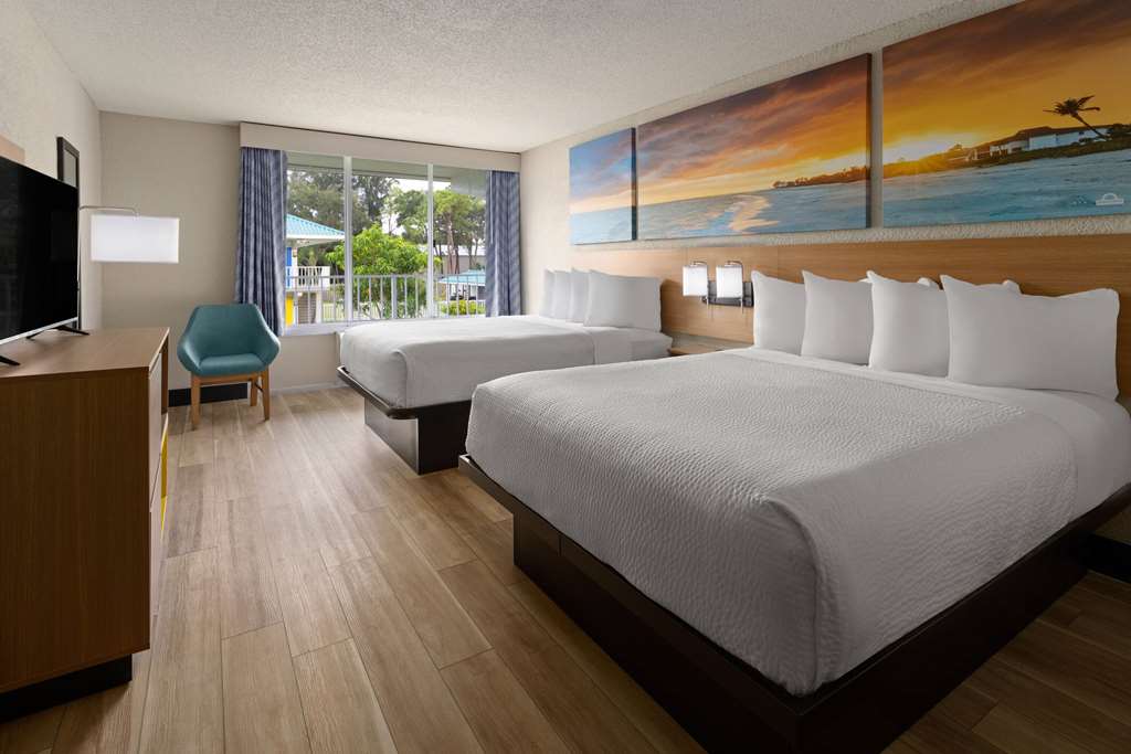 DAYS INN FORT PIERCE MIDTOWN-guestroom-Guest Room,On-Site.jpg