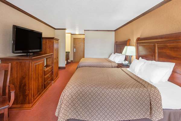  - Ramada Limited Hotel Waterfront Mackinaw City - I-75, Exit 338