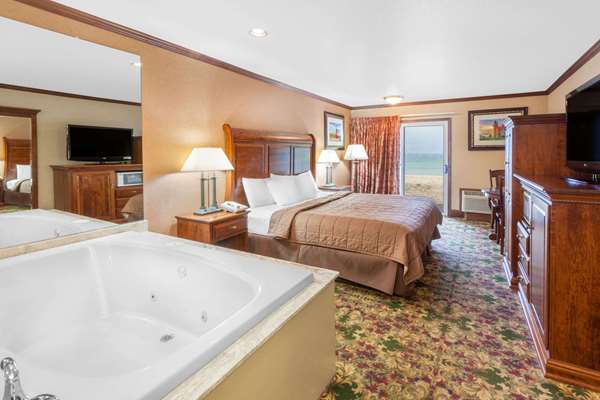 Suite - Ramada Limited Hotel Waterfront Mackinaw City - I-75, Exit 338