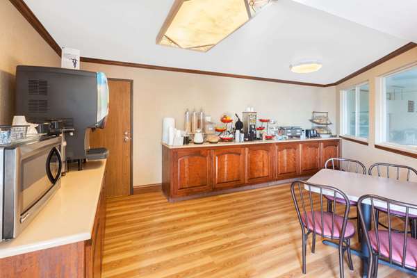  - Ramada Limited Hotel Waterfront Mackinaw City - I-75, Exit 338