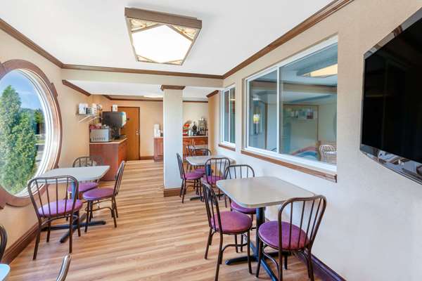  - Ramada Limited Hotel Waterfront Mackinaw City - I-75, Exit 338